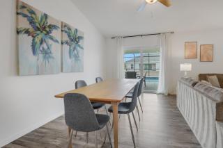 Luxury Retreat with Heated Saltwater Pool and Big Patio Perfect for 2 families - Cape Coral - 5