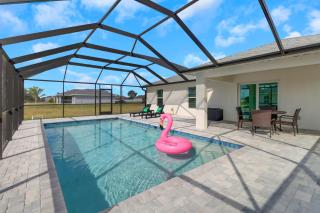 Luxury Retreat with Heated Saltwater Pool and Big Patio Perfect for 2 families - Cape Coral - 9