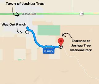 Epic Views, Huge House, Acres of J-Trees to explore, Hot Tub, Pool, AC, and Mini-Golf - Joshua Tree - 6