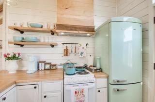 4-Acre Plot Farmhouse-Chic Retreat in Forest! - Forest - 9