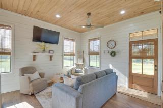 4-Acre Plot Farmhouse-Chic Retreat in Forest! - Forest - 7