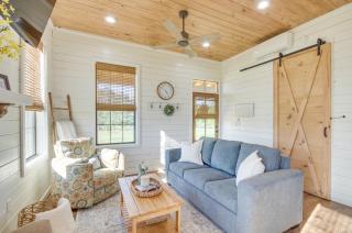 4-Acre Plot Farmhouse-Chic Retreat in Forest! - Forest - 6
