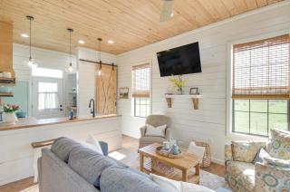 4-Acre Plot Farmhouse-Chic Retreat in Forest! - Forest - 5