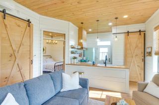 4-Acre Plot Farmhouse-Chic Retreat in Forest! - Forest - 4