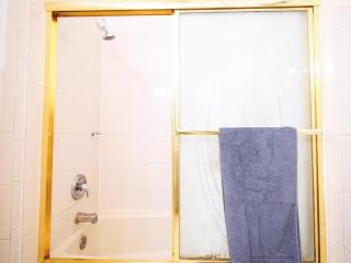 Roomy 3BR Apartment Near NYC - City Access - Jersey City - 2