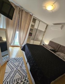 Beautiful Apartment, Walk to Beach - Split - 1