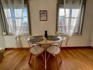 T2 Centre ville avec vue sur le Château Royal et place de parking privée - 2