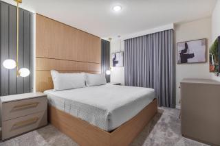 Brand NEW 10Bdrms7Bath Luxury - Orlando - 8