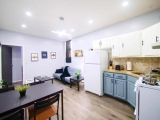 Chic 1BR Apartment with Easy Access to NYC - Jersey City - 4
