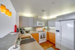 Walk to Lake Chelan Top-Level Waterfront Condo - Chelan - 3