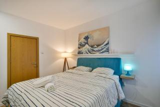 Urban city flat 4 guests with AC - 8