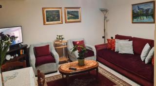 Cozy & Authentic Tirana Stay - 3Min Walk to Center - Tirana - 9