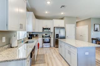 New, spacious home with fully-fenced yard - Sanford - 4