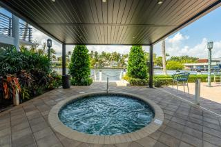 Boca Coastal Waterfront Stay - 2BR 2BA - Pool, Gym, Parking, Walk to Beach - Boca Raton - 7