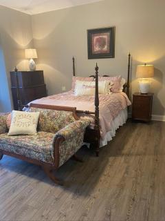 RiverFront Villa- Sleeps 11 - Lancaster - 6