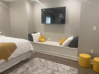 RiverFront Villa- Sleeps 11 - Lancaster - 2