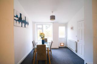 The Byron - 4Bed House Sleeps 7 - Free Parking - Bristol - 8