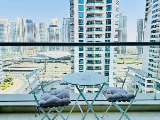 Stylish 1BHK in Marina Steps to Metro & Marina Walk - 3