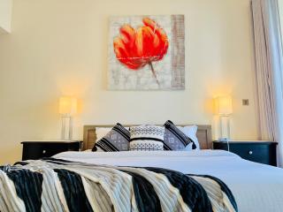 Stylish 1BHK in Marina Steps to Metro & Marina Walk - 2