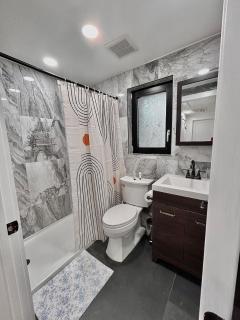 New 2BDR 2BATHS 1 Park Spot APT Super Close to NYC - 5