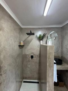 A tropical escape, newly renovated coastal apartment - Ballito - 9