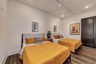 Entire Top Floor Penthouse Loft, Sleeps 20 - 6