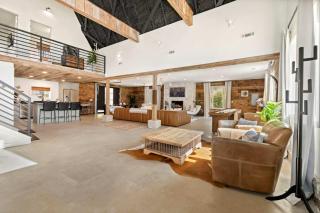 Adventure Barn-On Fixer to Fabulous-Outdoor Oasis - Bentonville - 5