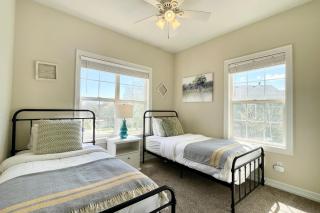 Fabulous Family-Friendly Retreat by Windsor Lake! - Windsor - 6