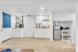 Midtown Gem with Secret Speakeasy - 4
