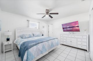 5 Star, Twin Home, Heated Pool Located D-town Cape - Cape Coral - 0
