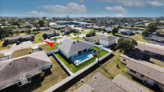 5 Star, Twin Home, Heated Pool Located D-town Cape - Cape Coral - 3