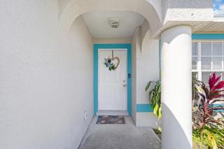 5 Star, Twin Home, Heated Pool Located D-town Cape - Cape Coral - 1