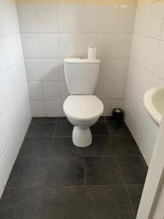 Spacious 4-Bedroom House Near Station - Londra - 1