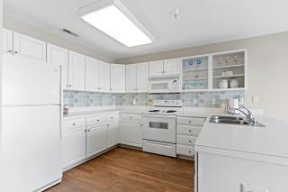 Bayfront Condo on 22nd St with Sunset Views, Balcony & Near Boardwalk Fun - 7