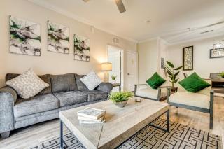 10 Mi to Disney World Modern Condo with Resort Pool - 6