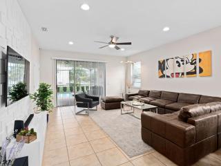 Family Fun Retreat Near Disney with Game Room & Themed Bedrooms - 1