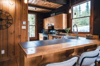 Family escape w private hot tub - 1