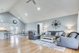 Modern Retreat with Mtn Views in Maggie Valley! - Maggie Valley - 5