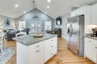 Modern Retreat with Mtn Views in Maggie Valley! - Maggie Valley - 1