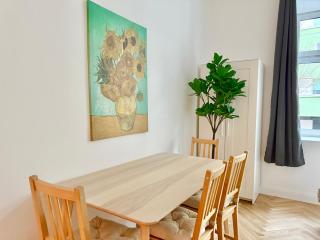Central Renovated Apartment with Balcony - Wenen - 0