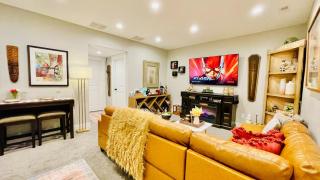 Luxury Comfort Near Downtown - 3