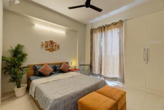 Signature 2bhk staycation - Greater Noida - 9