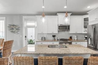 Coastal Getaway w Golf Cart Beach Gear Villa Galini by AvantStay - Santa Rosa Beach - 1