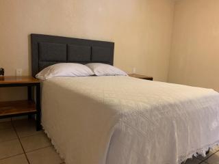 Casa completa para descansar entre zona industrial y zona centro - 2