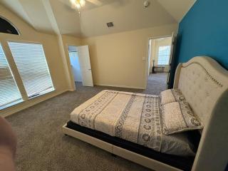 Spacious 5 bedroom Retreat - Gym - Office - Games - Near PGA Frisco & Universal - Little Elm - 3