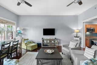 Salty Air Blue Mountain Flair – 3BR Condo w Pool Balcony Beach Access - Santa Rosa Beach - 2