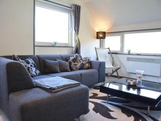 Lake-view apartment with sauna, hot tub - Grand Coo - 9