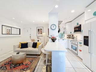 Your sunny stay A getaway in a classic Miami Beach building just one minute to the sand Ideal for groups and couples - 9