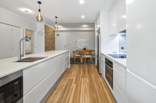 Karmasea Beachside Holiday 2 Bedroom Apartment - Alexandra Headland - 5