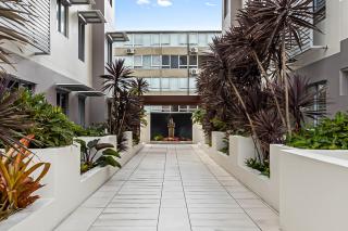 Karmasea Beachside Holiday Apartments - 8